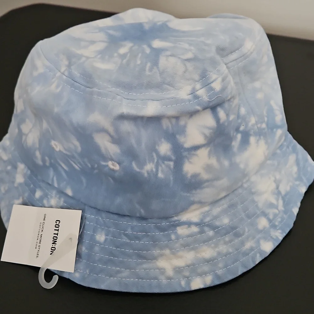 NWT Smiley Face Tie Dye Bucket Hat Light Blue Unisex Kids OS Trendy Festival